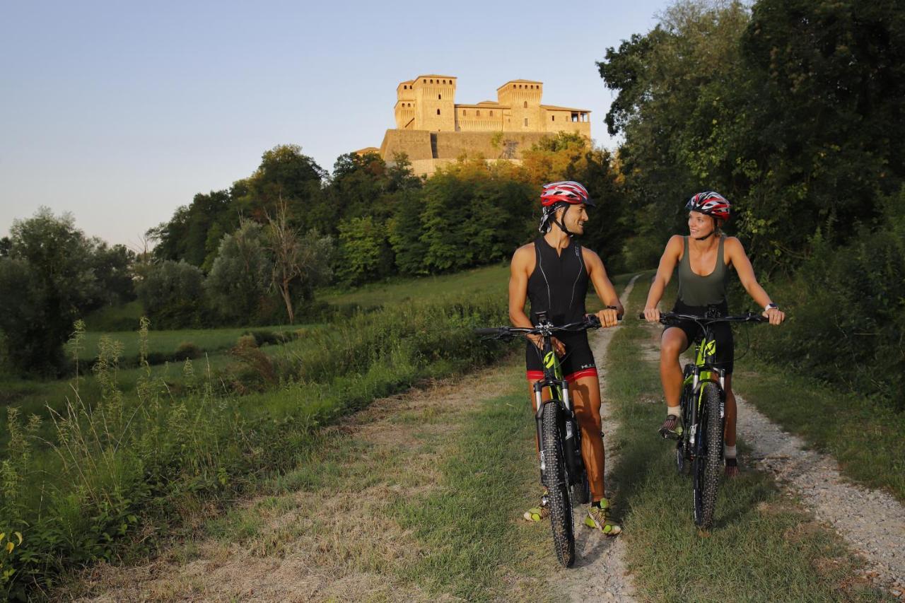 La Locanda Del Borgo Torrechiara Luaran gambar