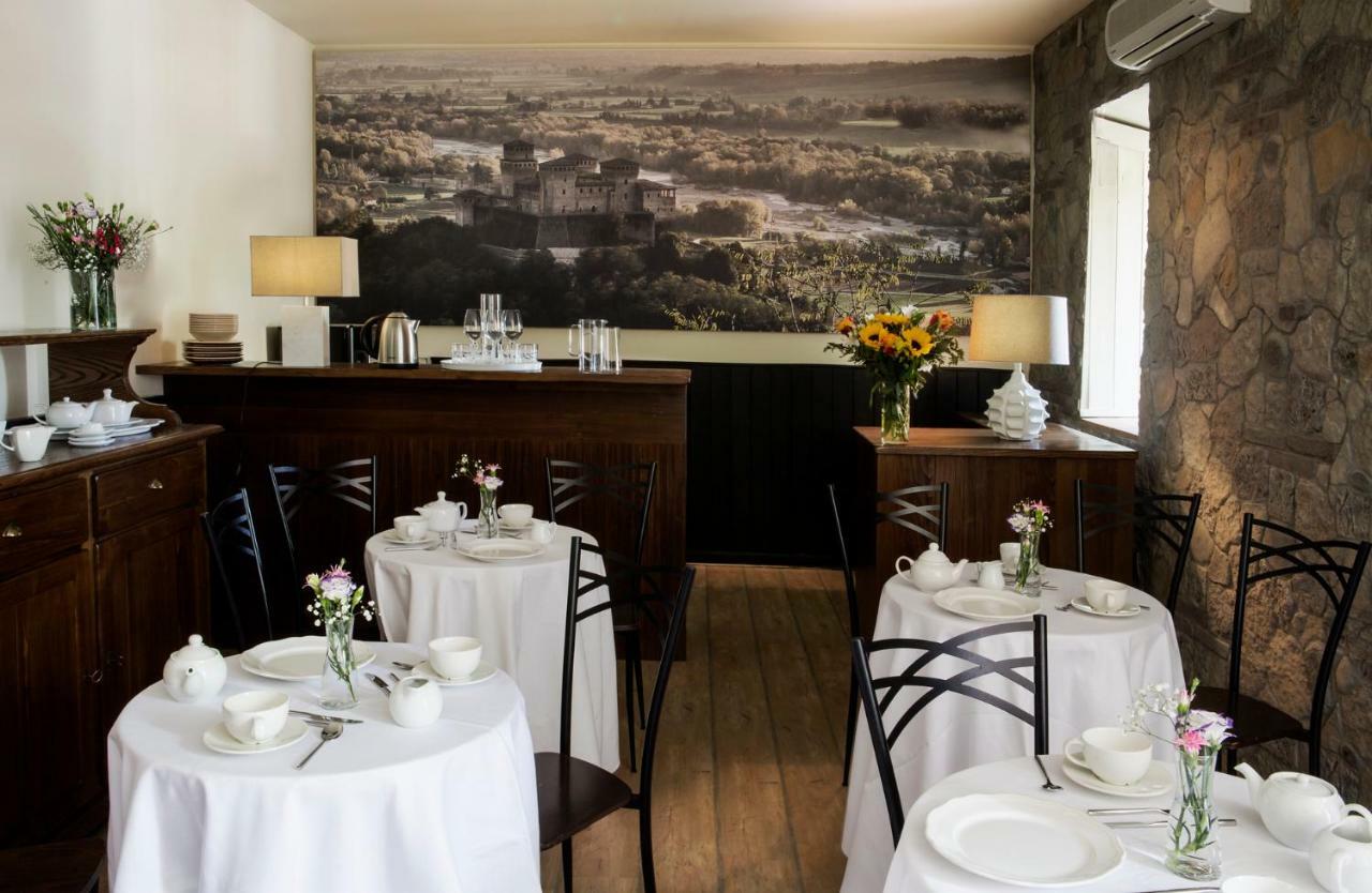 La Locanda Del Borgo Torrechiara Luaran gambar